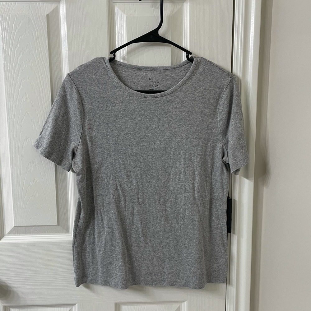 Grey t shirt
